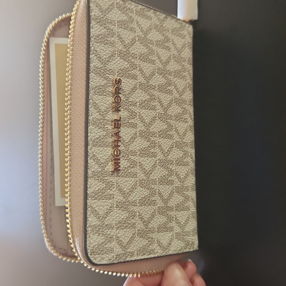 Michael Kors Wallet white with gray logo and pink trim
